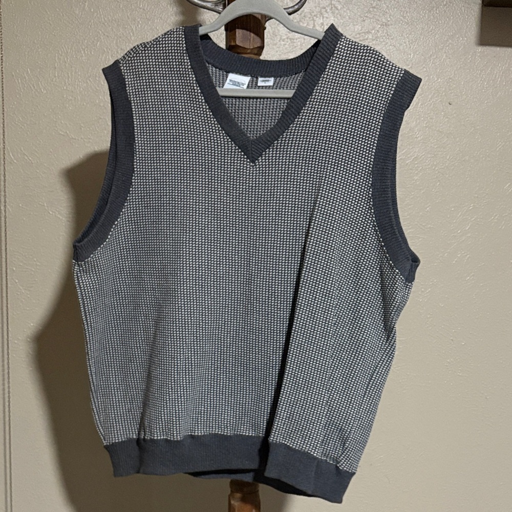 Men's V-Neck Sweater Vest - Gray